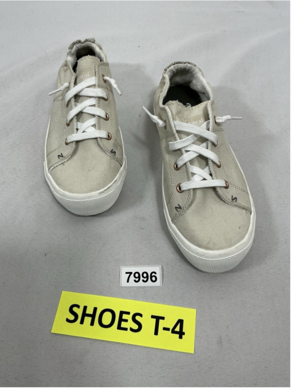 Womans Natural Reflections Memory Foam Lace Up Casual Sneakers 8M Tan